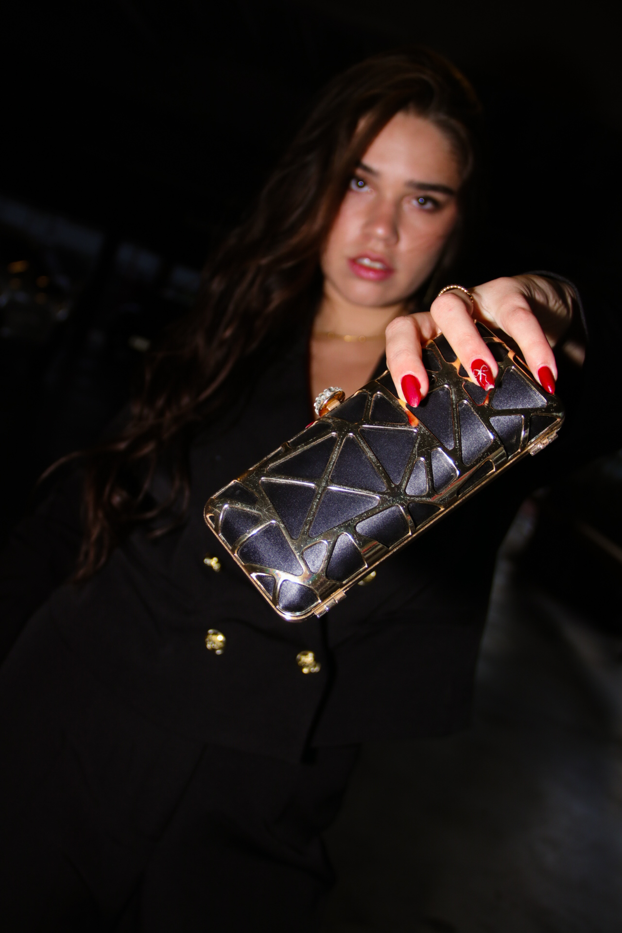 Clutch negro y dorado