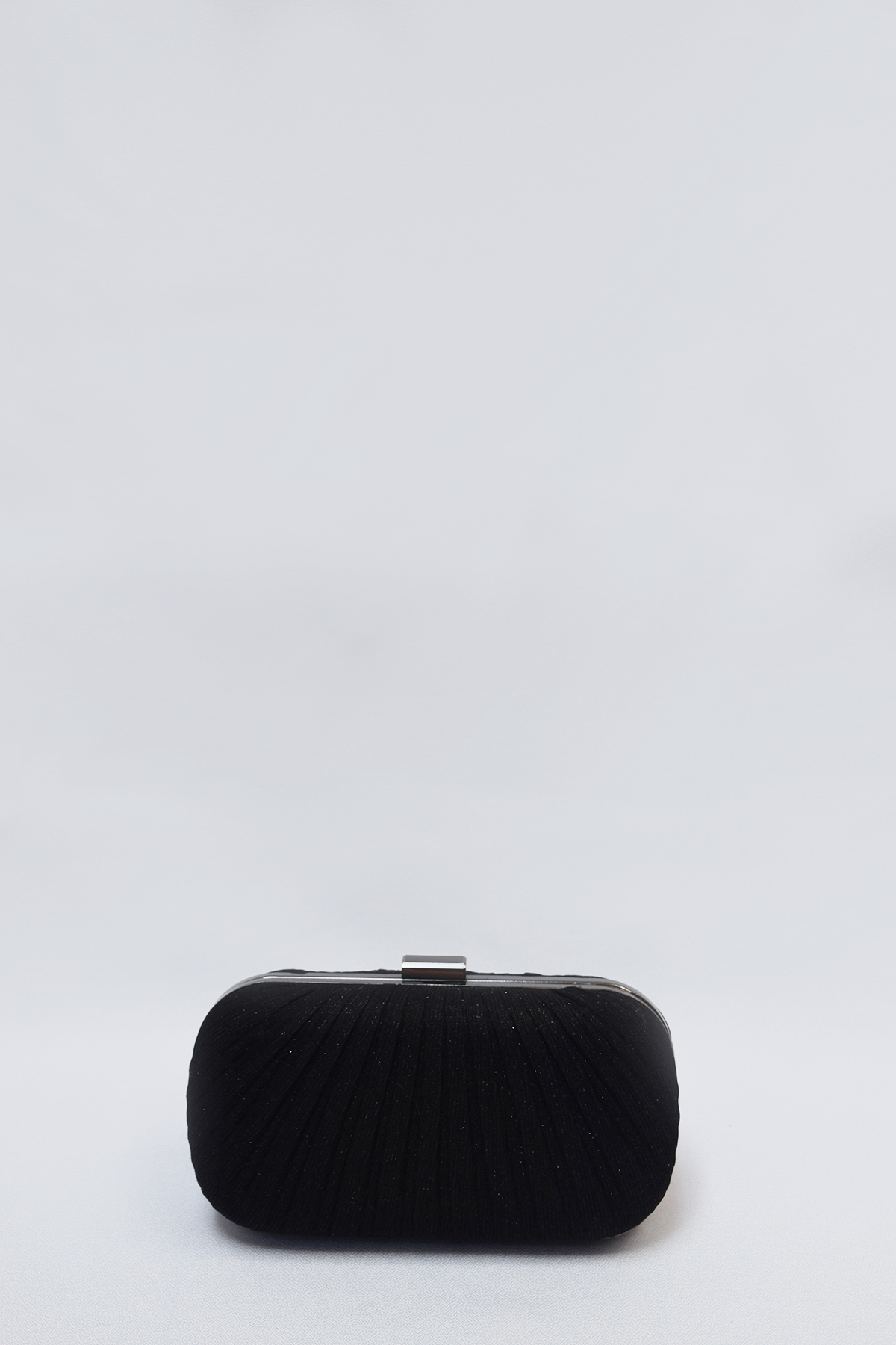 Clutch negro drapeado