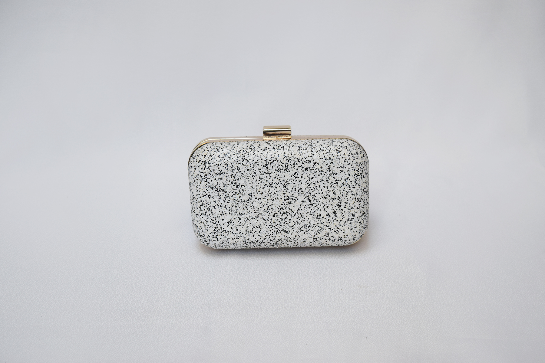 Clutch glitter blanco y negro