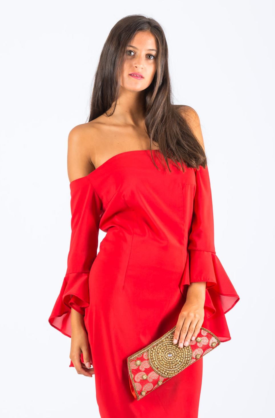 Sobre rojo con bordados en dorado