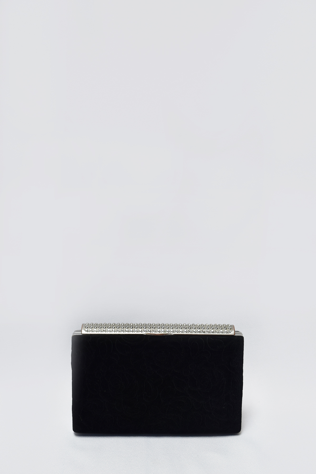 Clutch en terciopelo con strass