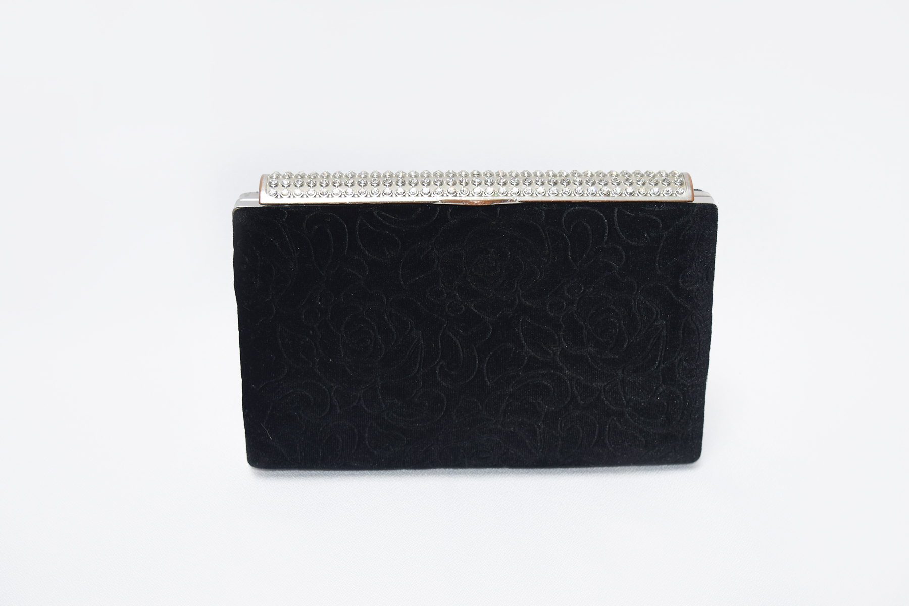 Clutch en terciopelo con strass