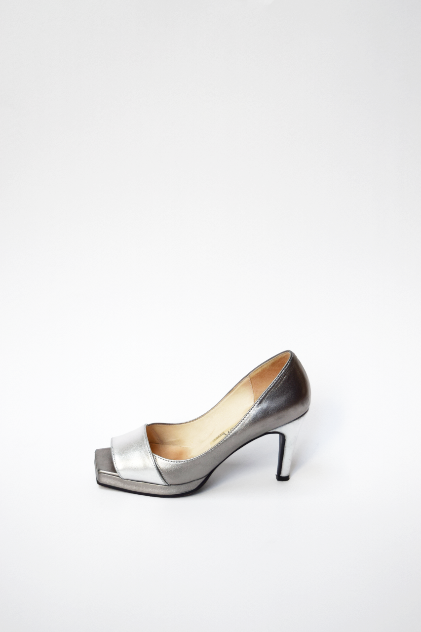 Zapatos peltre con tira plata adelante