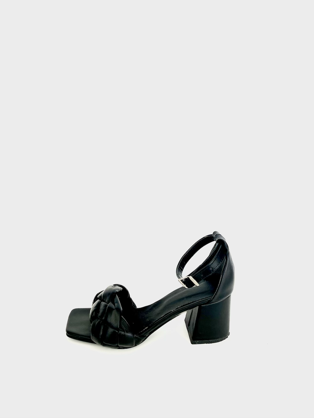 Sandalias negras tira trenzada
