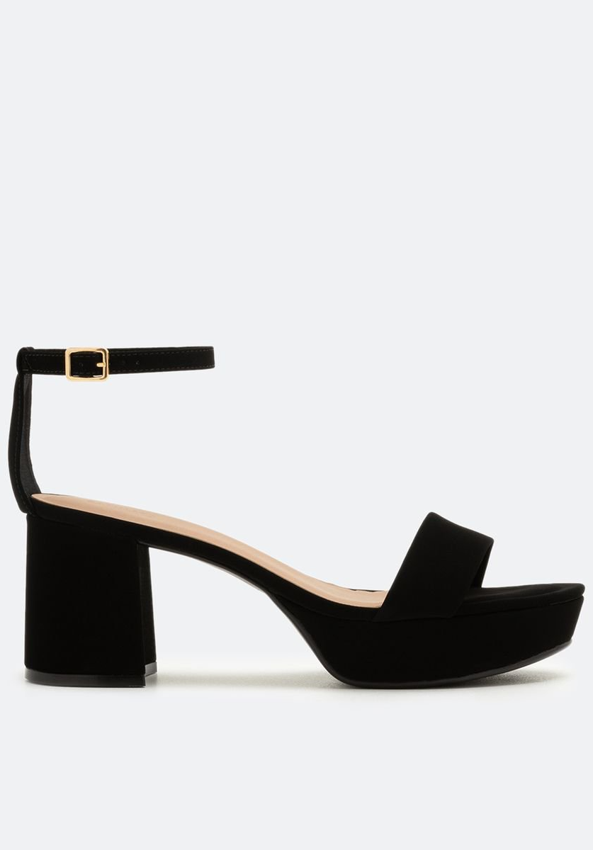 Sandalias negras con tira fina