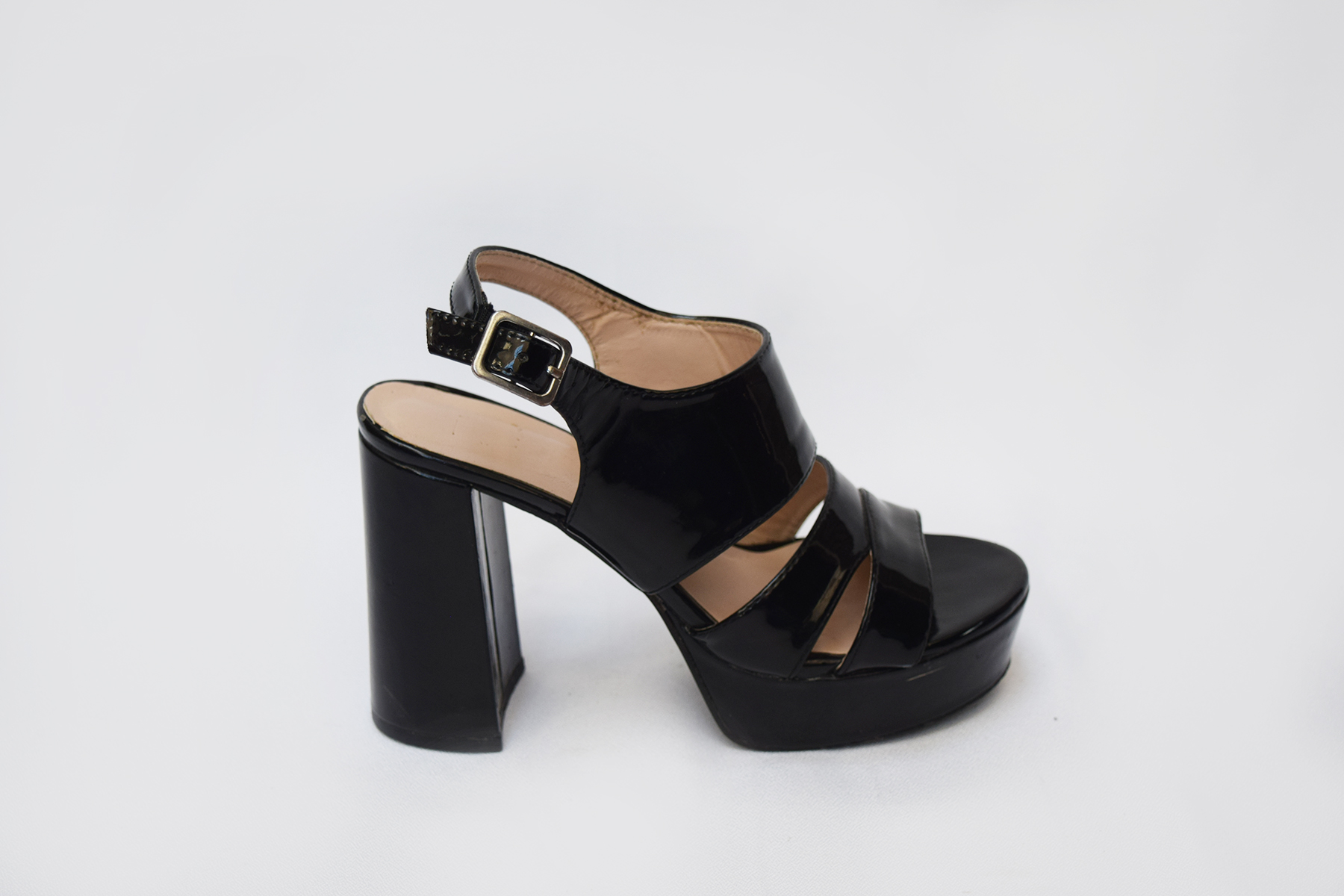 Sandalias de charol negras