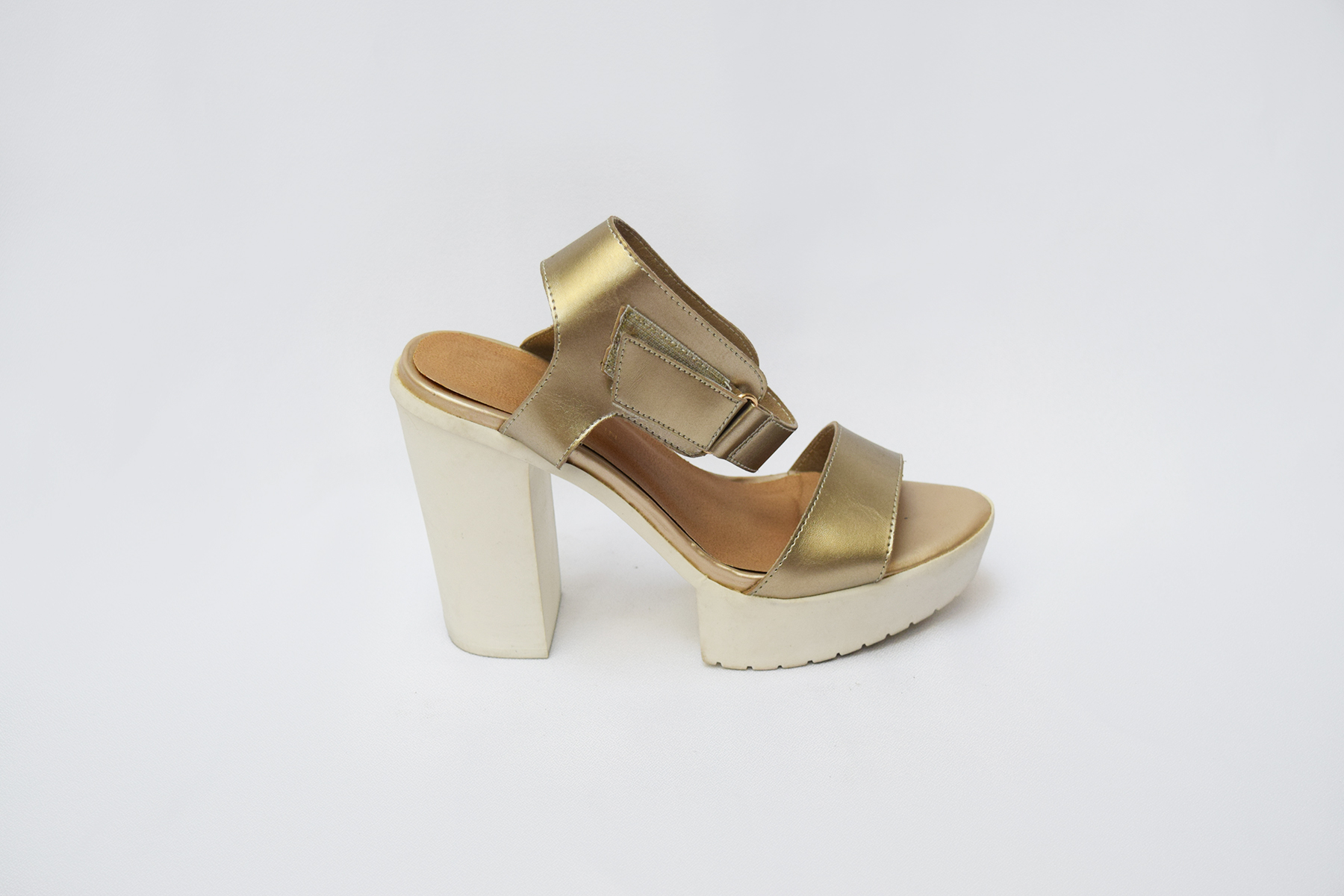 Sandalias con taco de goma