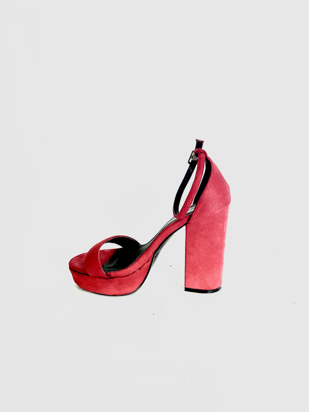 Sandalias rojas de gamuza