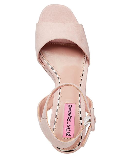 Sandalias con estrellas en plataforma