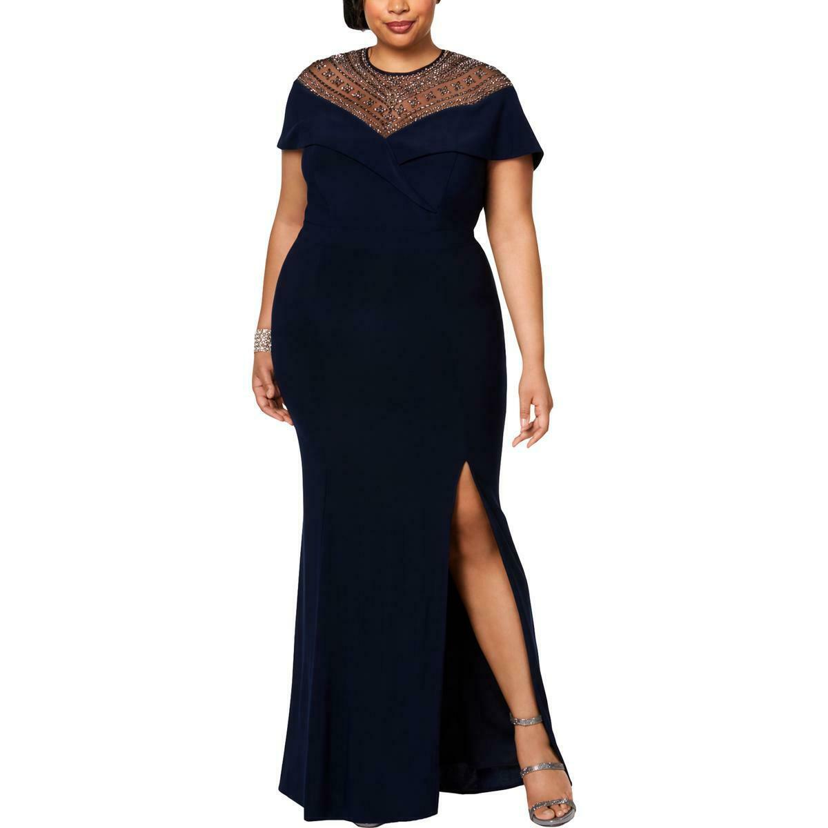 Vestido con mangas, bordados y tajo