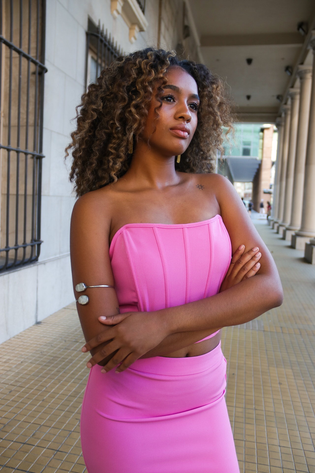 Conjunto de corset y falda midi
